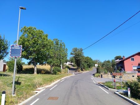 Omejevanje hitrosti skozi Tominje na "mehki" način 
